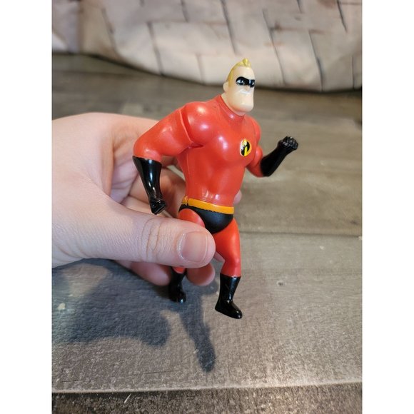 2018 McDonald's mr. incredible toy figure Disney Pixar - Picture 2 of 6